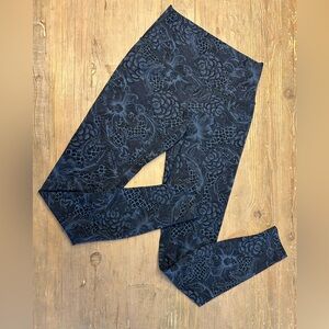 Limited edition Lululemon black & blue fish print leggings